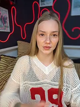 Snapshot of MilaMoone chatting on 31, 5, 2026 MilaMoone online show from 31, 5, 2026