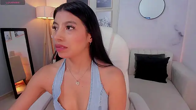 Tiffany Low online show from 9, 11, 2025