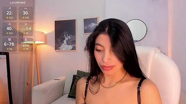 Tiffany Low online show from 3, 2, 2026