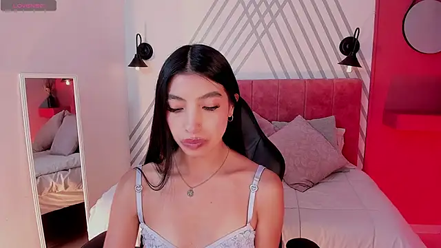 Snapshot of Tiffany_Low chatting on 30, 4, 2026 Tiffany Low online show from 30, 4, 2026