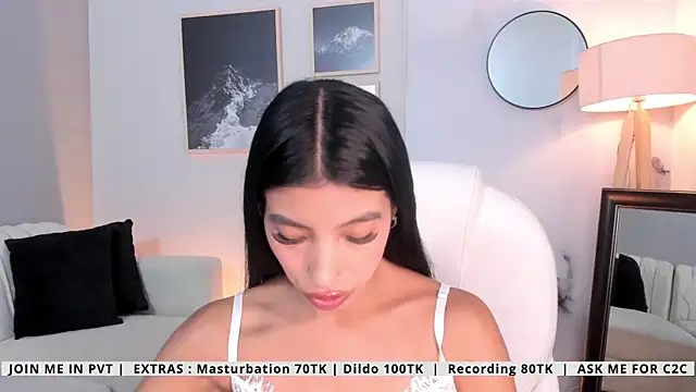 Snapshot of Tiffany_Low chatting on 6, 5, 2026 Tiffany Low online show from 6, 5, 2026