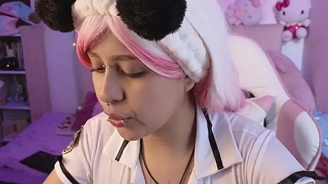 Snapshot of NekoWaifu chatting on 25, 5, 2026 NekoWaifu online show from 25, 5, 2026