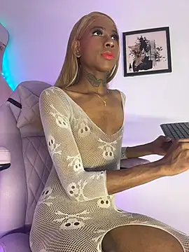 Snapshot of Mara_royal chatting on 5, 5, 2026 Mara royal online show from 5, 5, 2026