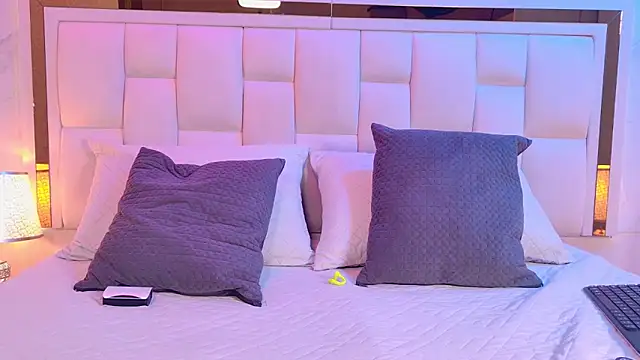 Snapshot of paulina_cano chatting on 1, 2, 2026 paulina cano online show from 1, 2, 2026