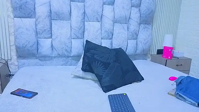 sofiagutierrez   online show from 9, 11, 2025