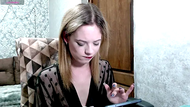 Snapshot of Kate__Loves chatting on 18, 7, 2026 Kate Loves online show from 18, 7, 2026