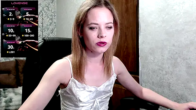 Snapshot of Kate__Loves chatting on 19, 7, 2026 Kate Loves online show from 19, 7, 2026