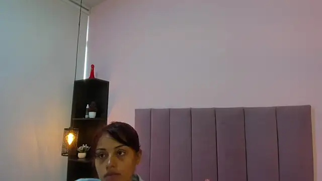 HoollyHendrix online show from 23, 10, 2025