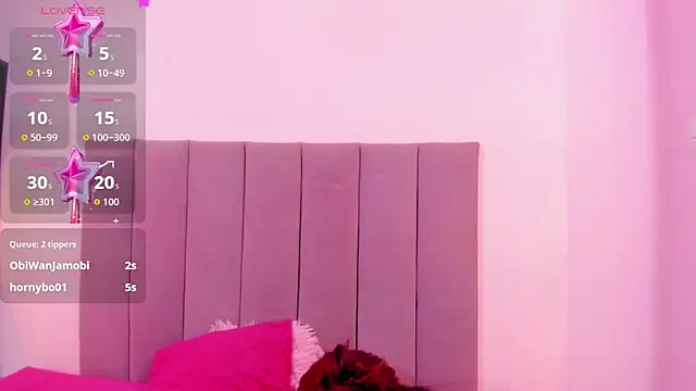 HoollyHendrix online show from 27, 10, 2025