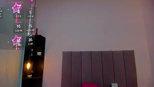 HoollyHendrix online show from 28, 10, 2025