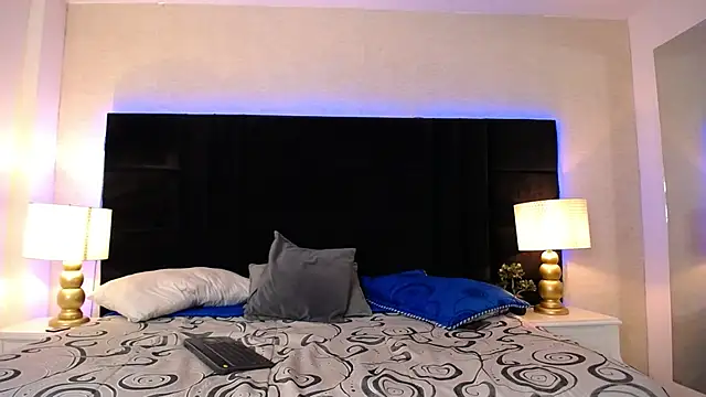 Snapshot of SkylerBigxxx chatting on 6, 5, 2026 SkylerBigxxx online show from 6, 5, 2026