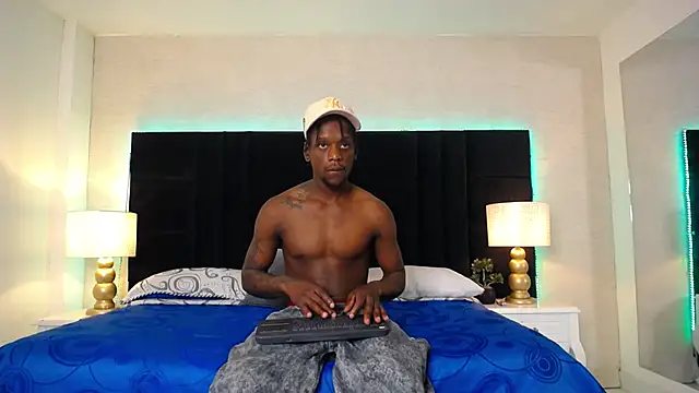Snapshot of SkylerBigxxx chatting on 10, 5, 2026 SkylerBigxxx online show from 10, 5, 2026