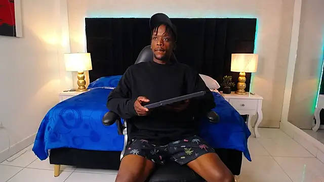 Snapshot of SkylerBigxxx chatting on 14, 5, 2026 SkylerBigxxx online show from 14, 5, 2026