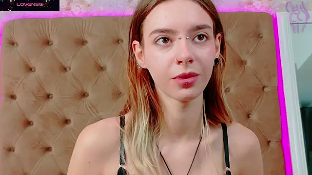 CoraVex online show from 13, 11, 2025