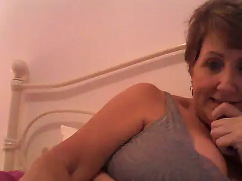 Snapshot of LadyLuxe_xx chatting on 12, 10, 2025 LadyLuxe xx online show from 12, 10, 2025