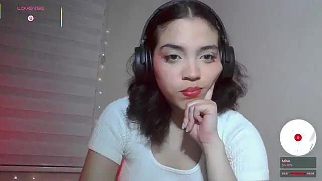 Snapshot of _curiouskitten_ chatting on 30, 11, 2025 curiouskitten online show from 30, 11, 2025