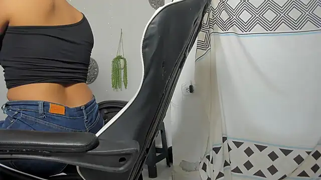 Dakota x18 online show from 27, 10, 2025