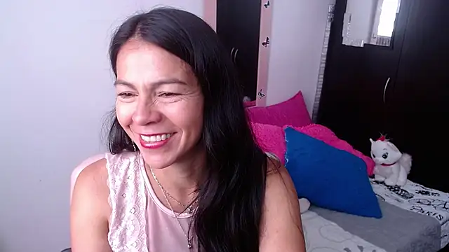 camilavargas  online show from 17, 11, 2025