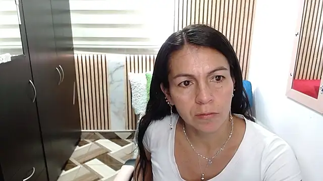 Snapshot of camilavargas_ chatting on 23, 5, 2026 camilavargas online show from 23, 5, 2026