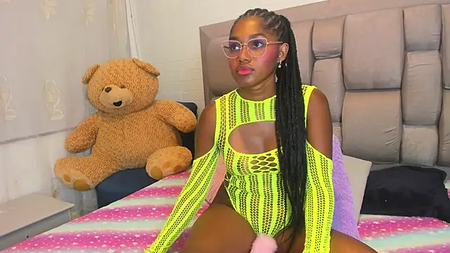 Snapshot of Beauty_Luci chatting on 7, 10, 2025 Beauty Luci online show from 7, 10, 2025