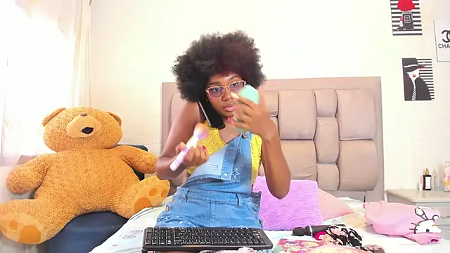 Snapshot of Beauty_Luci chatting on 20, 10, 2025 Beauty Luci online show from 20, 10, 2025