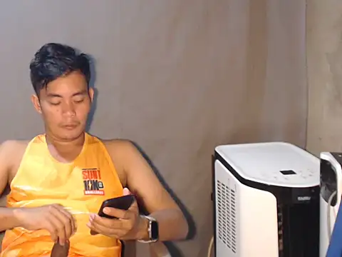 Snapshot of Newt4U chatting on 17, 12, 2025 Newt4U online show from 17, 12, 2025