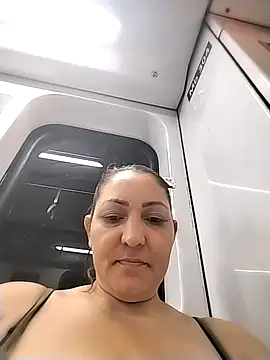 Lunita86 online show from 10, 3, 2026