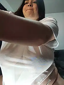 LucyDiamonds1 online show from 27, 5, 2026