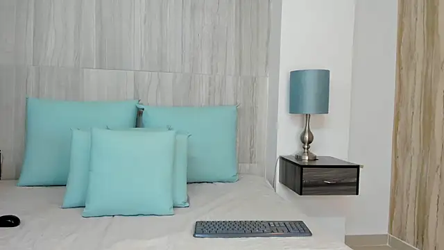 Valeria-Cruzz online show from 28, 10, 2025