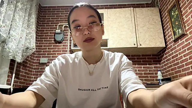 Snapshot of EmmaLeexth chatting on 2, 10, 2025 EmmaLeexth online show from 2, 10, 2025