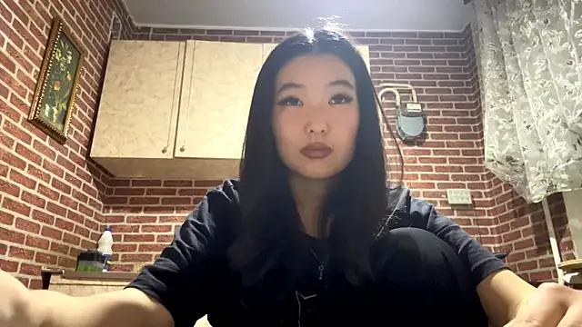 EmmaLeexth online show from 10, 11, 2025