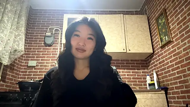 EmmaLeexth online show from 12, 2, 2026