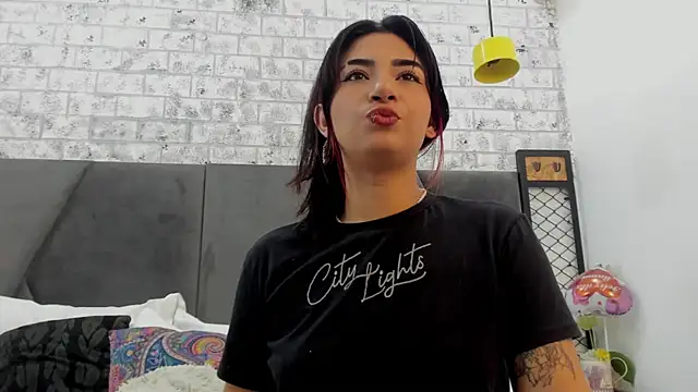 Snapshot of KENDRAOWEN chatting on 9, 10, 2025 KENDRAOWEN online show from 9, 10, 2025