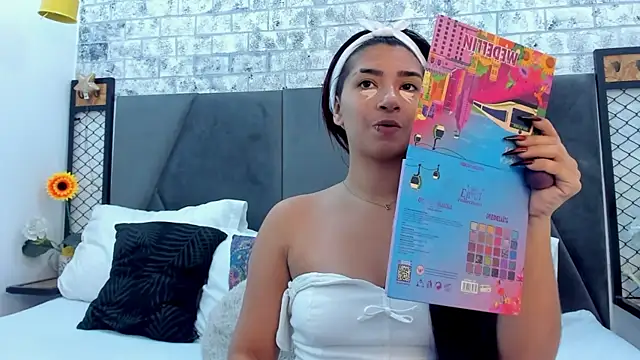 Snapshot of KENDRAOWEN chatting on 17, 10, 2025 KENDRAOWEN online show from 17, 10, 2025