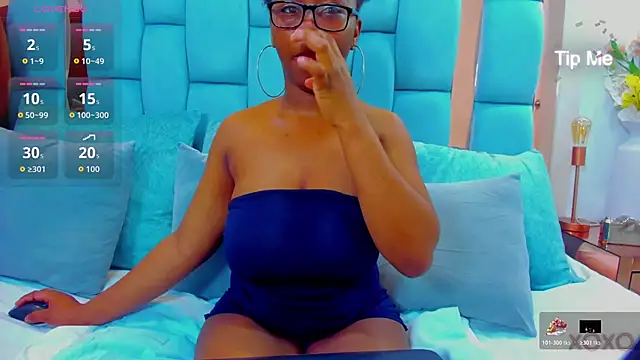 hazellanee online show from 20, 4, 2026