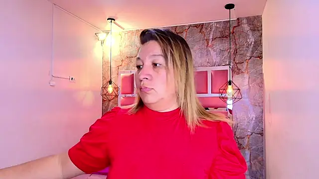 Snapshot of MaylinRosse_ chatting on 28, 4, 2026 MaylinRosse online show from 28, 4, 2026