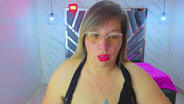 Snapshot of MaylinRosse_ chatting on 20, 5, 2026 MaylinRosse online show from 20, 5, 2026