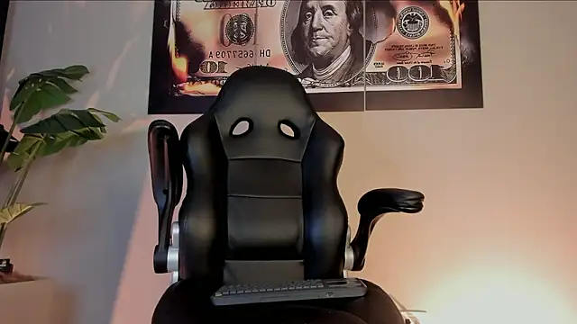 Snapshot of chrizmacgregor chatting on 13, 2, 2026 chrizmacgregor online show from 13, 2, 2026