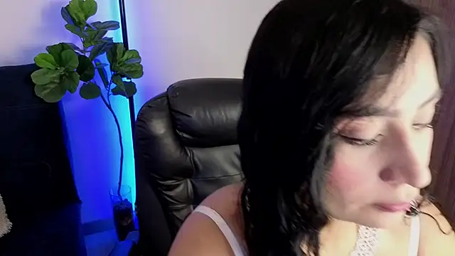 Snapshot of amyross_s1 chatting on 25, 4, 2026 amyross s1 online show from 25, 4, 2026