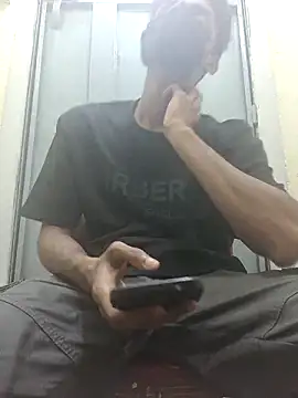 Snapshot of crish09 chatting on 18, 5, 2026 crish09 online show from 18, 5, 2026