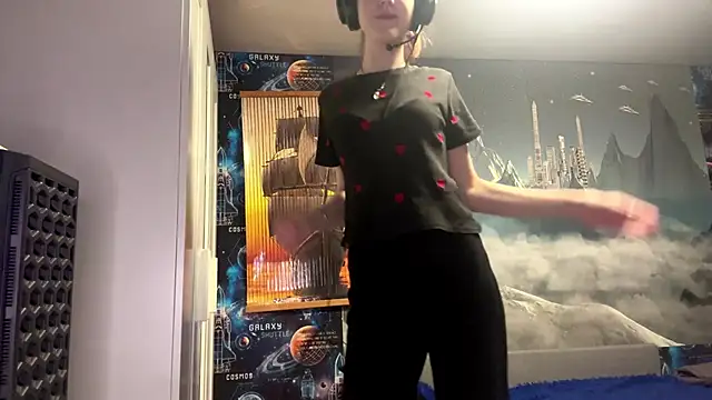 Elira Breeze online show from 3, 11, 2025