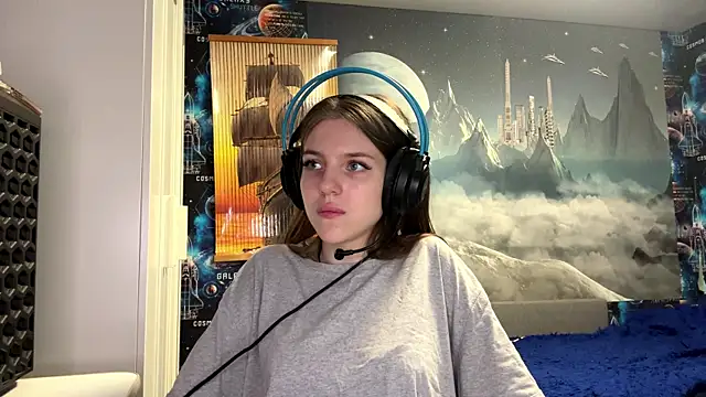 Elira Breeze online show from 11, 11, 2025