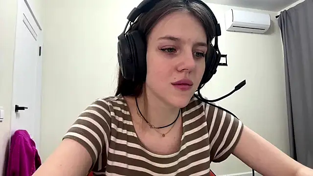 Snapshot of Elira_Breeze chatting on 18, 1, 2026 Elira Breeze online show from 18, 1, 2026