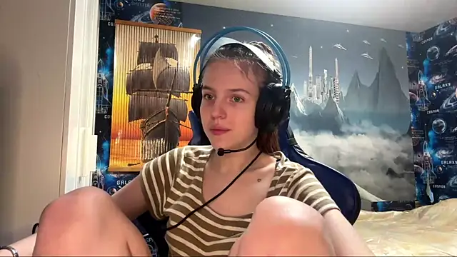 Elira Breeze online show from 9, 4, 2026