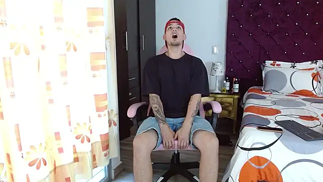 BooyHott  online show from 24, 10, 2025