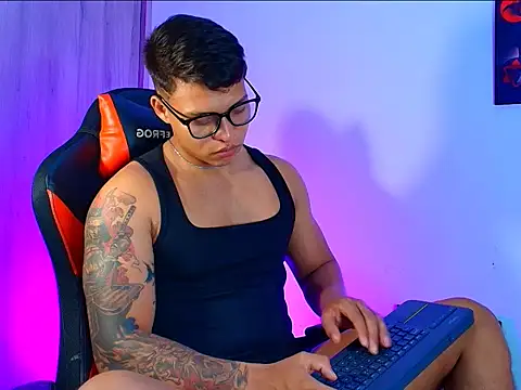 Snapshot of evan_greey chatting on 8, 11, 2025 evan greey online show from 8, 11, 2025