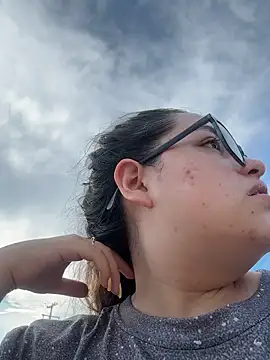 Aphrill online show from 4, 4, 2026