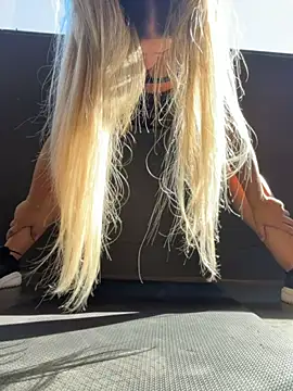 Snapshot of Valeriacris chatting on 5, 5, 2026 Valeriacris online show from 5, 5, 2026