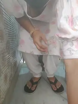 Snapshot of Cute-Charvii chatting on 5, 11, 2025 Cute-Charvii online show from 5, 11, 2025