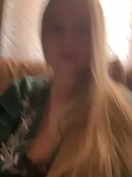 Snapshot of B_i_r_d_i_e chatting on 28, 9, 2025 B i r d i e online show from 28, 9, 2025